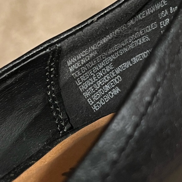 ⭐️BOGO FREE⭐️ Black Heels with cute details - Picture 4 of 7